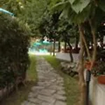 Tina Apartahotel