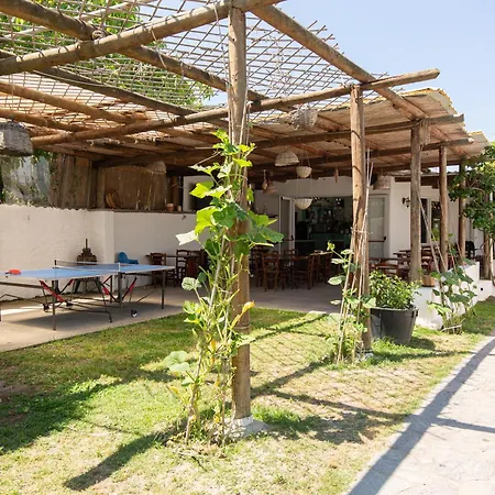 Tina Apartahotel