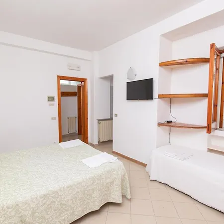 Tina Aparthotel